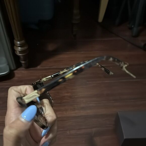 Gucci Tortoise Sunglasses - One End of Arm Damaged - Brand New Cloth & Case - Picture 4 of 7